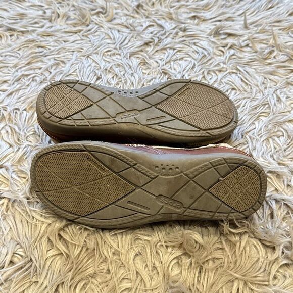 crocs Men's Walu Express Leather M Slip-On Loafer, Khaki/Walnut, 9 US - Picture 7 of 7